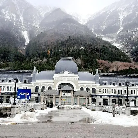 Apartamento Canfranc Apartment *